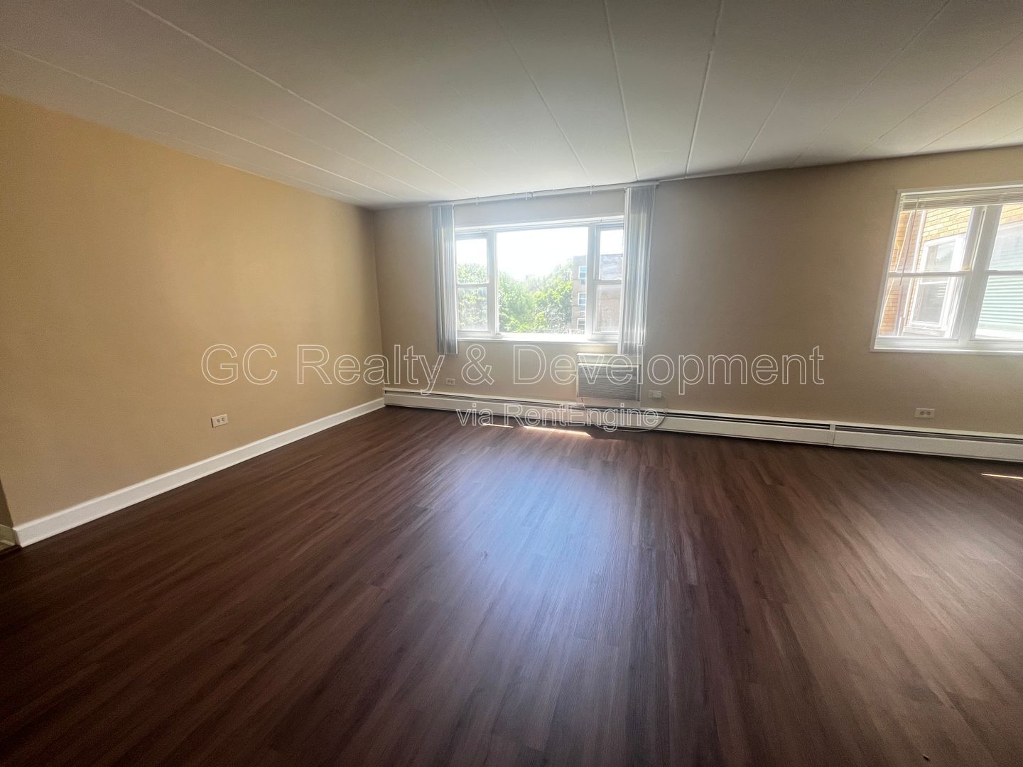 ***AVAILABLE 8-15-26! / TOP FLOOR / TENANT PAYS ELECTRIC ONLY / 2 BDRM - 1 BTH / APPL INCL / LAUNDY IN BUILDING*** property image