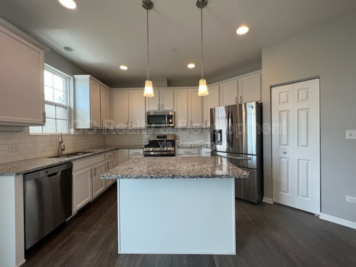 *** NEWER CONTRUCTION / EMERSON PARK / CENTRAL AIR / FINISHED LOWER LEVER / SS APPLIANCES / ATTACHED GARAGE *** property image