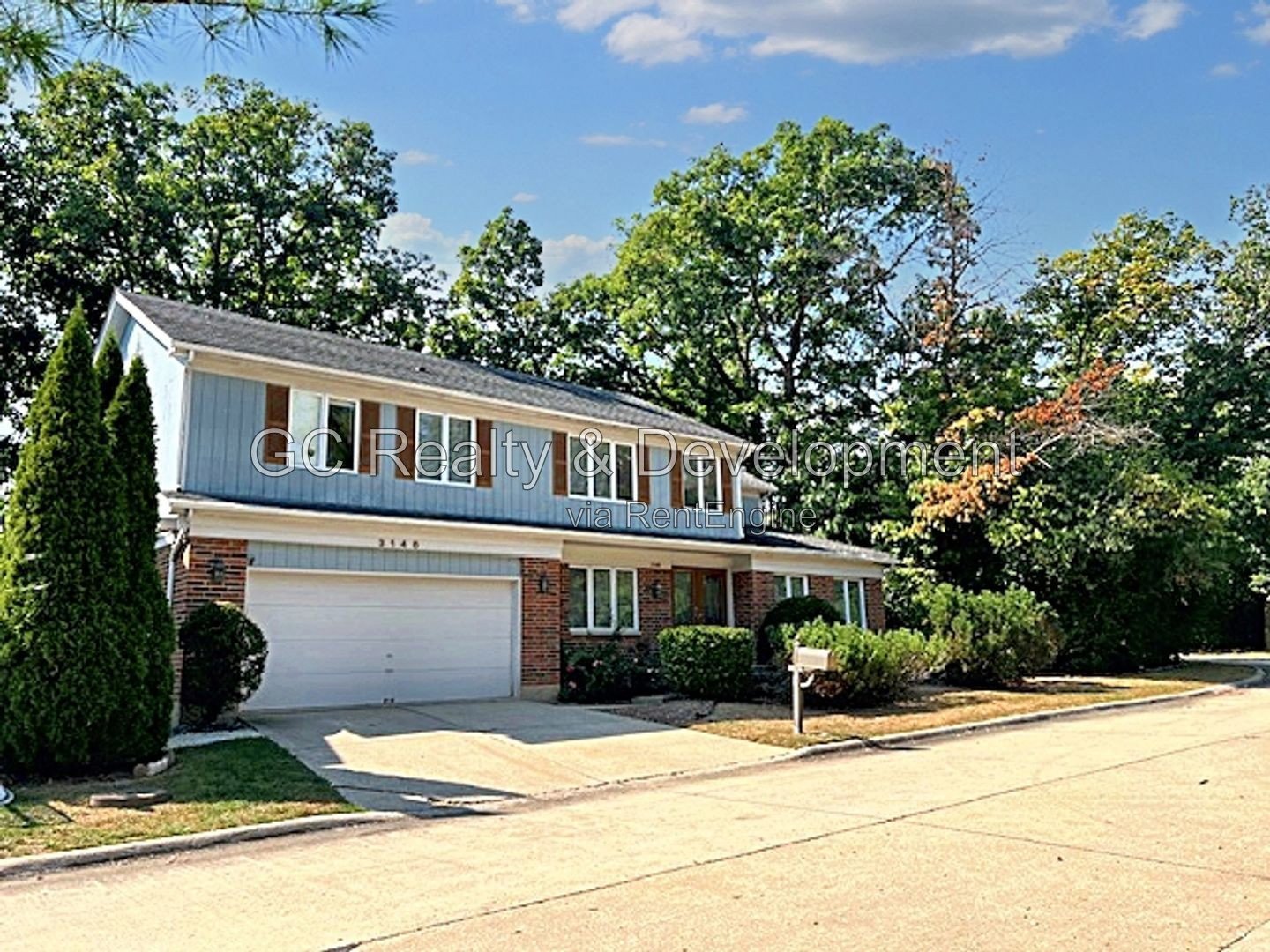 *** RECENTLY UPDATED / SS APPLIANCES / LARGE YARD / FINISHED BASEMENT / CENTRAL AIR / ATTACHED GARAGE *** property image