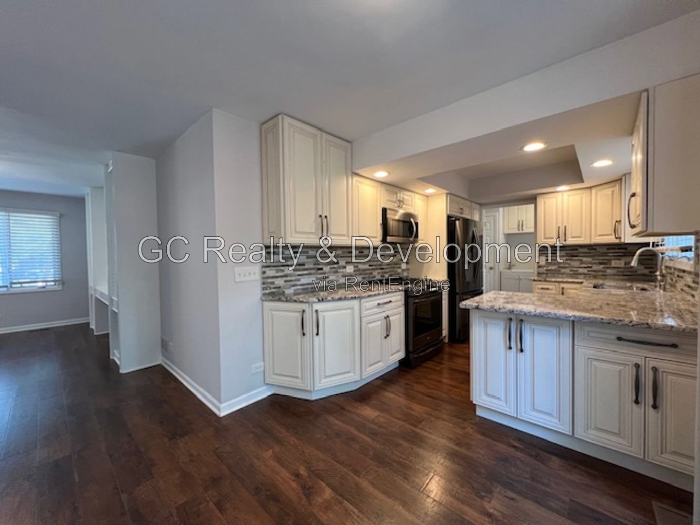 *** RECENTLY UPDATED / SS APPLIANCES / LARGE YARD / FINISHED BASEMENT / CENTRAL AIR / ATTACHED GARAGE *** property image