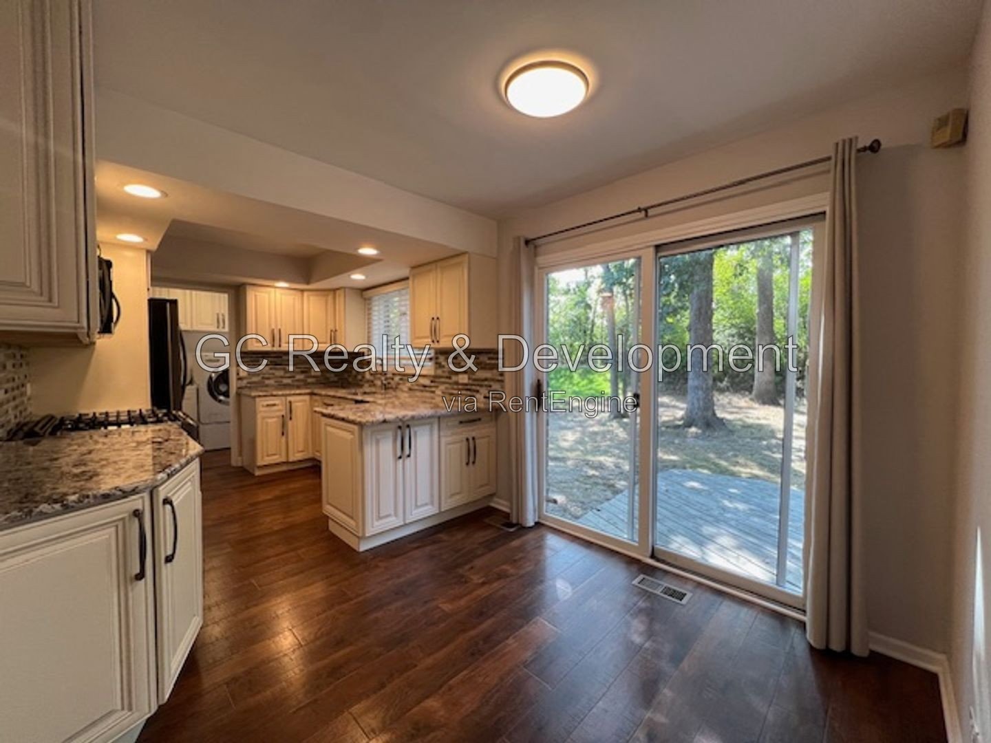 *** RECENTLY UPDATED / SS APPLIANCES / LARGE YARD / FINISHED BASEMENT / CENTRAL AIR / ATTACHED GARAGE *** property image