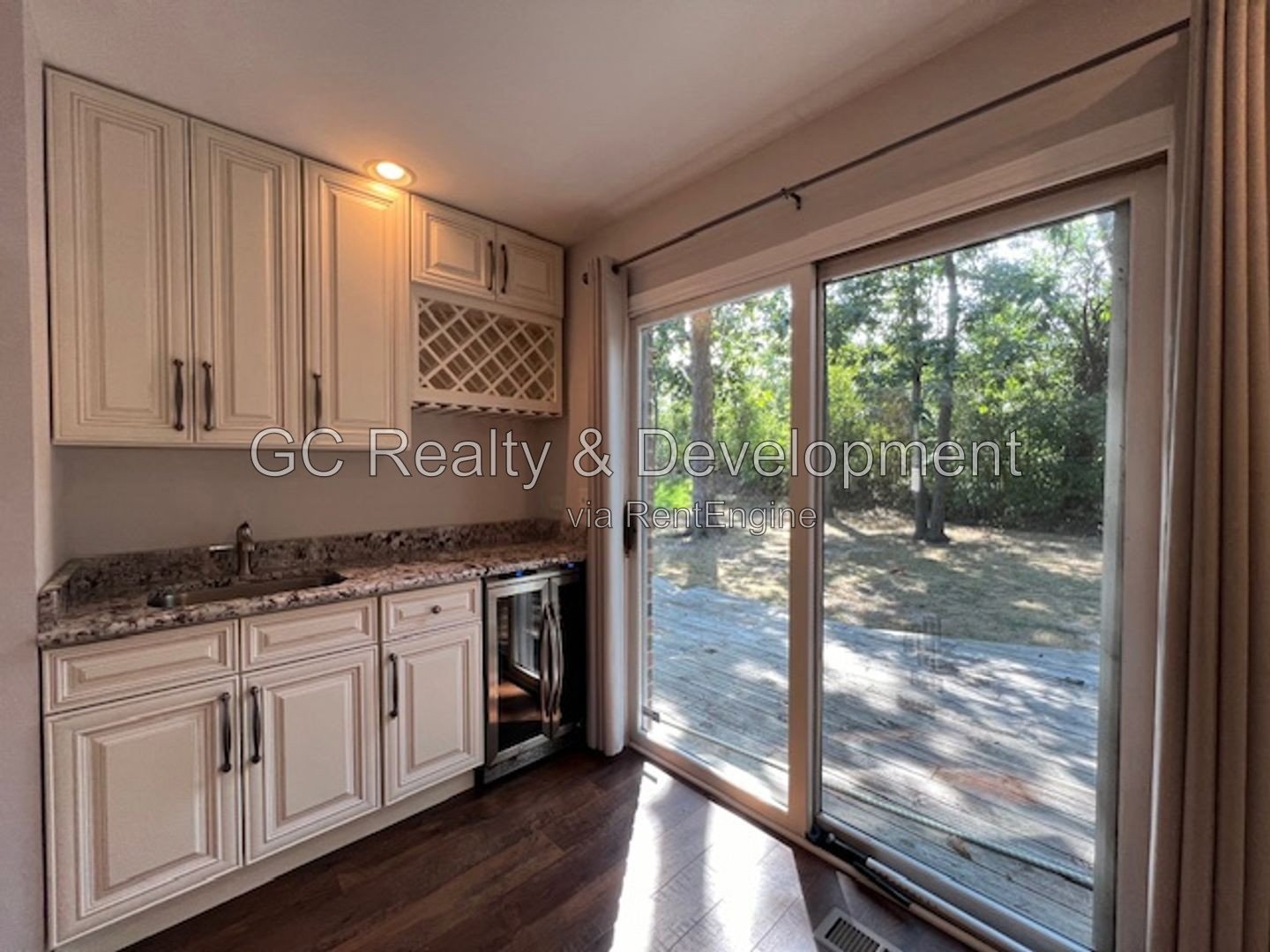 *** RECENTLY UPDATED / SS APPLIANCES / LARGE YARD / FINISHED BASEMENT / CENTRAL AIR / ATTACHED GARAGE *** property image