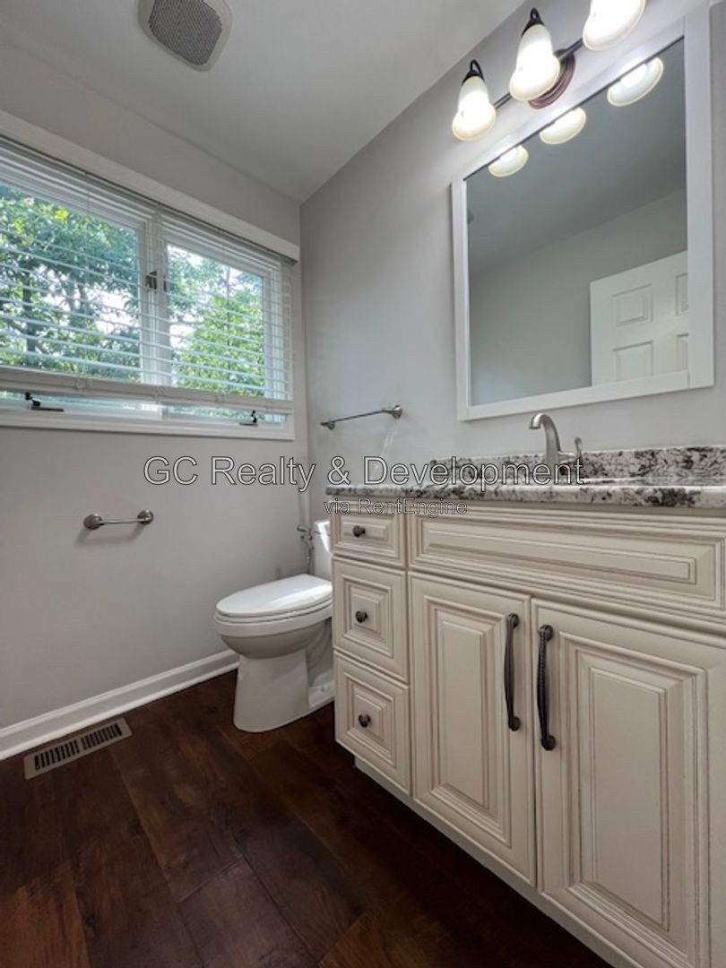 *** RECENTLY UPDATED / SS APPLIANCES / LARGE YARD / FINISHED BASEMENT / CENTRAL AIR / ATTACHED GARAGE *** property image