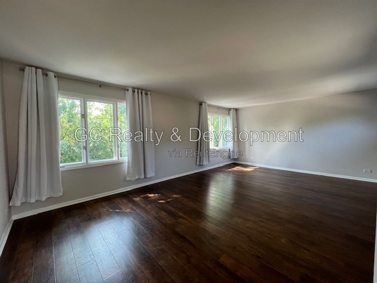 *** RECENTLY UPDATED / SS APPLIANCES / LARGE YARD / FINISHED BASEMENT / CENTRAL AIR / ATTACHED GARAGE *** property image