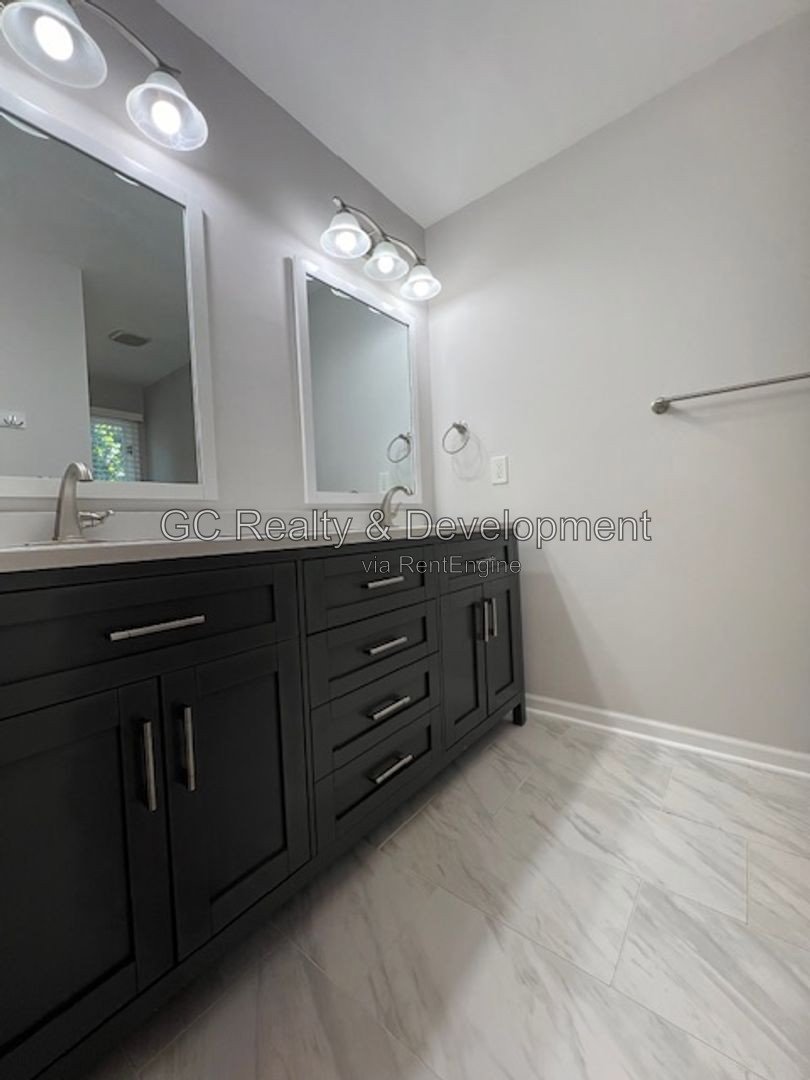 *** RECENTLY UPDATED / SS APPLIANCES / LARGE YARD / FINISHED BASEMENT / CENTRAL AIR / ATTACHED GARAGE *** property image