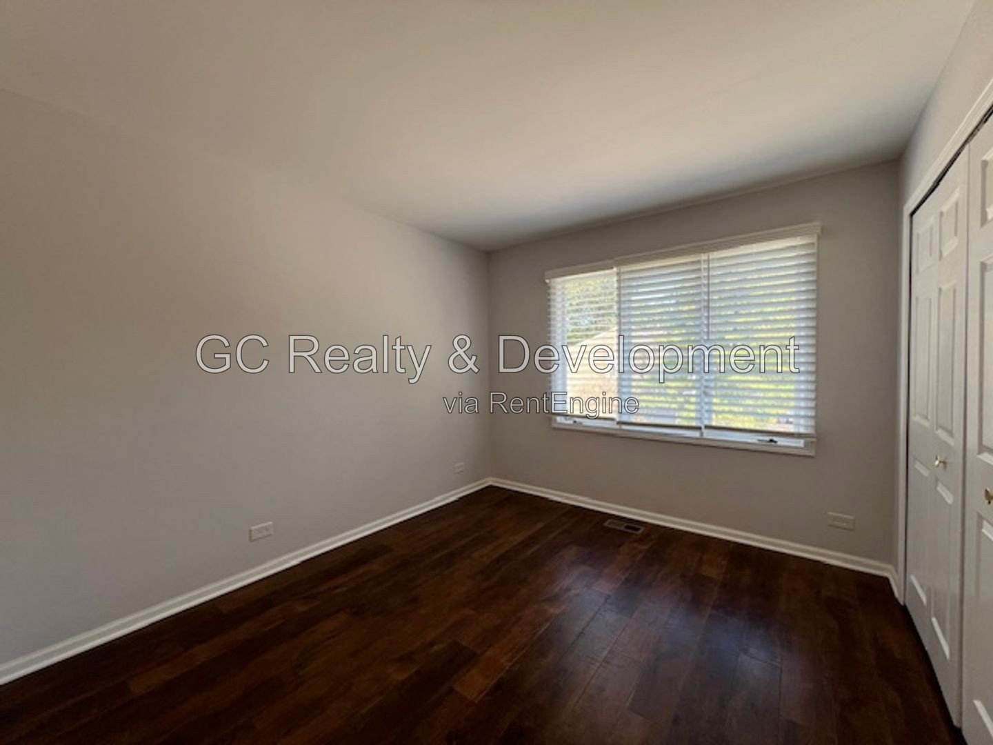 *** RECENTLY UPDATED / SS APPLIANCES / LARGE YARD / FINISHED BASEMENT / CENTRAL AIR / ATTACHED GARAGE *** property image