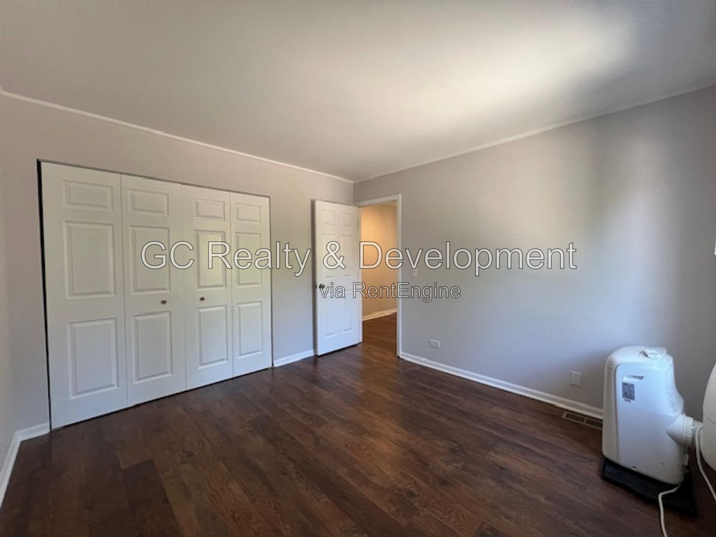 *** RECENTLY UPDATED / SS APPLIANCES / LARGE YARD / FINISHED BASEMENT / CENTRAL AIR / ATTACHED GARAGE *** property image