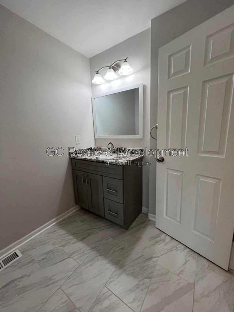 *** RECENTLY UPDATED / SS APPLIANCES / LARGE YARD / FINISHED BASEMENT / CENTRAL AIR / ATTACHED GARAGE *** property image