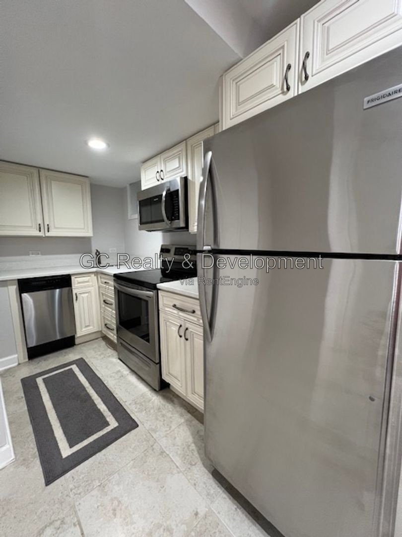 *** RECENTLY UPDATED / SS APPLIANCES / LARGE YARD / FINISHED BASEMENT / CENTRAL AIR / ATTACHED GARAGE *** property image