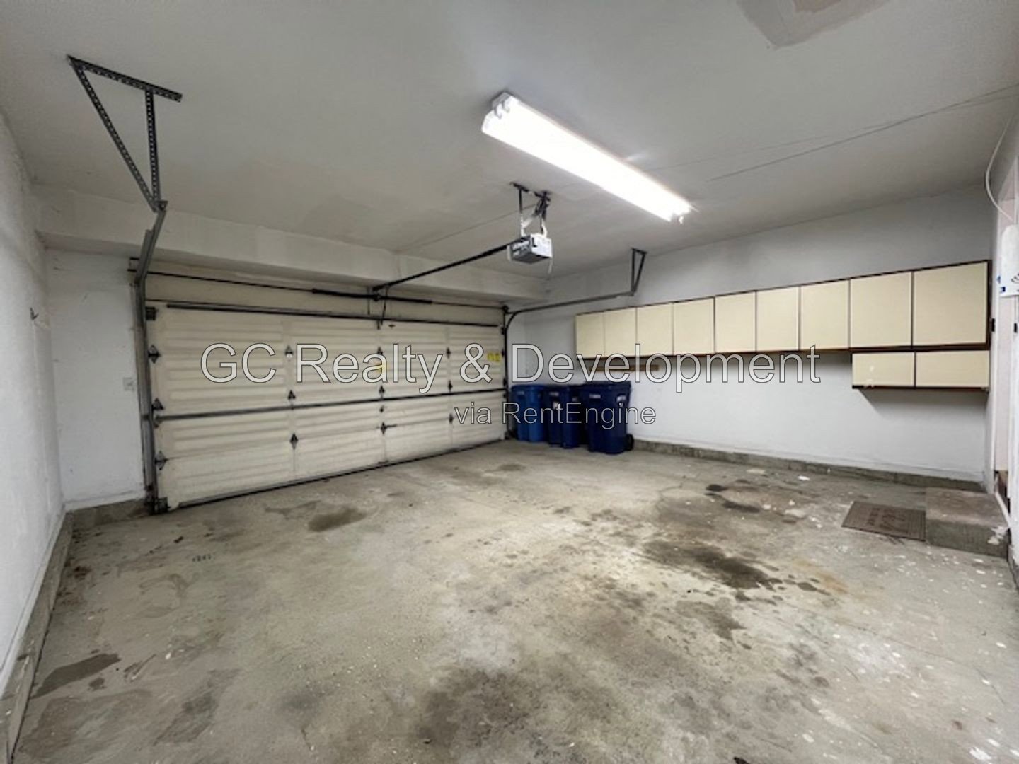 *** RECENTLY UPDATED / SS APPLIANCES / LARGE YARD / FINISHED BASEMENT / CENTRAL AIR / ATTACHED GARAGE *** property image