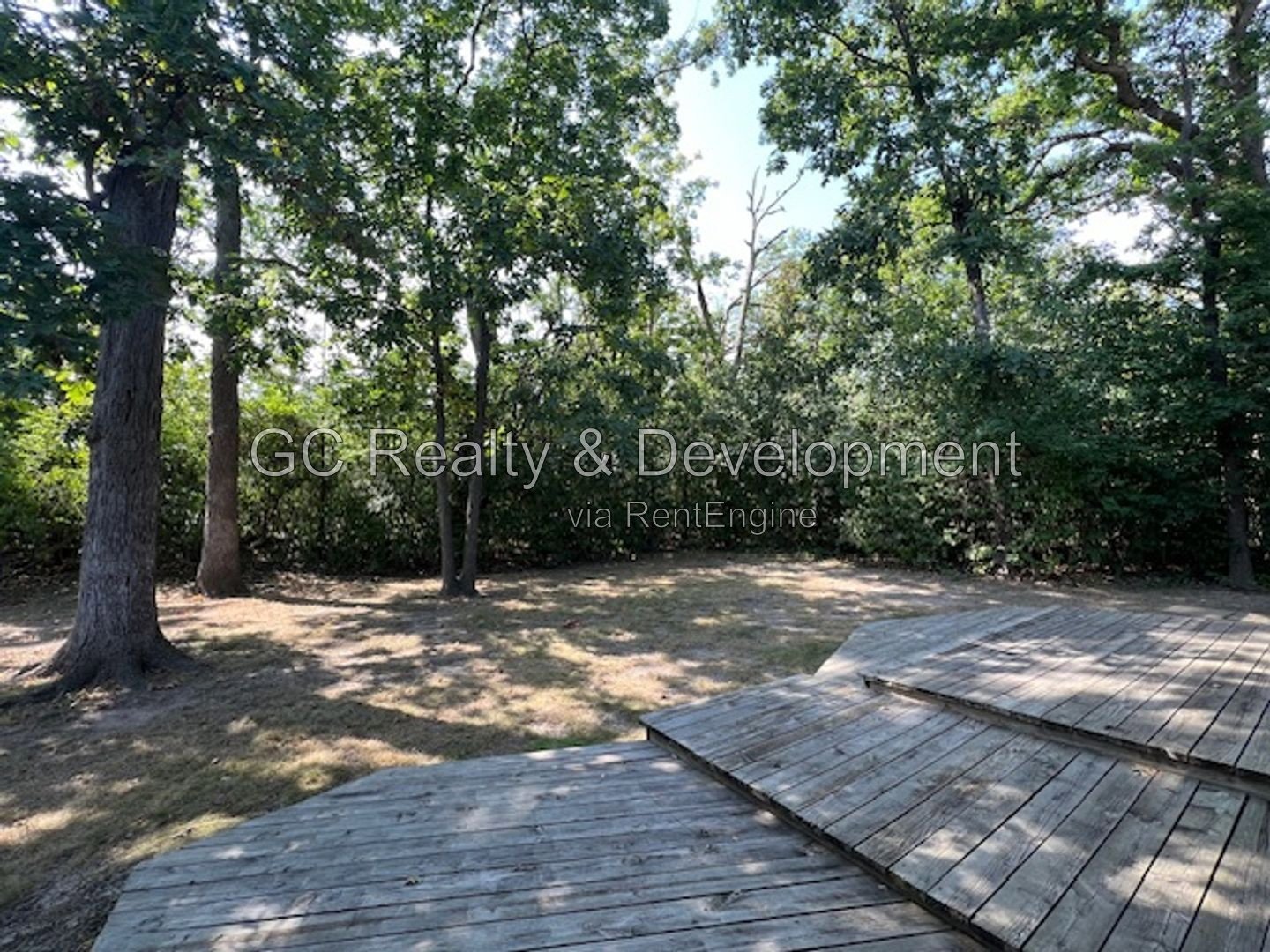 *** RECENTLY UPDATED / SS APPLIANCES / LARGE YARD / FINISHED BASEMENT / CENTRAL AIR / ATTACHED GARAGE *** property image