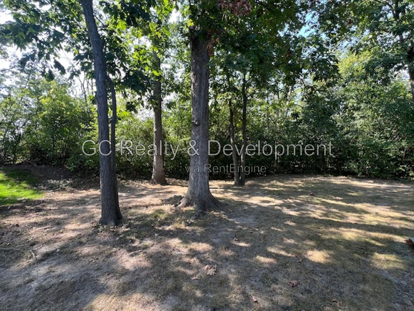 *** RECENTLY UPDATED / SS APPLIANCES / LARGE YARD / FINISHED BASEMENT / CENTRAL AIR / ATTACHED GARAGE *** property image