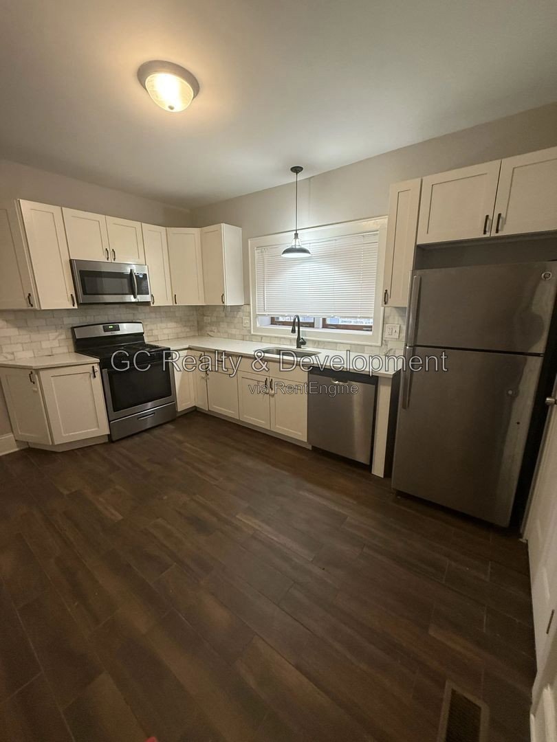 *** 3BR-2BA / SS APPLIANCES / IN-UNIT LAUNDRY / CENTRAL AIR/ PET FRIENDLY *** property image