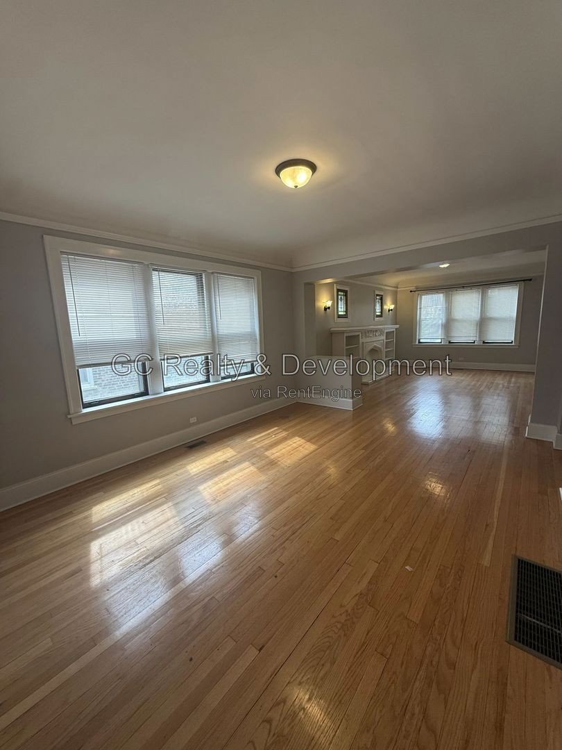 *** 3BR-2BA / SS APPLIANCES / IN-UNIT LAUNDRY / CENTRAL AIR/ PET FRIENDLY *** property image