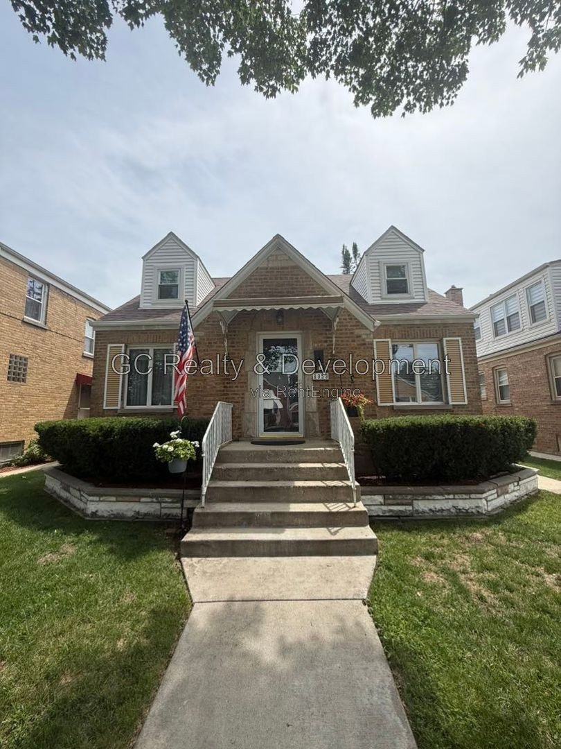 *** RECENTLY UPDATED / BACKYARD DECK / GARAGE / SS APPLIANCES / CENTRAL AIR / FINISHED BASEMENT *** property image