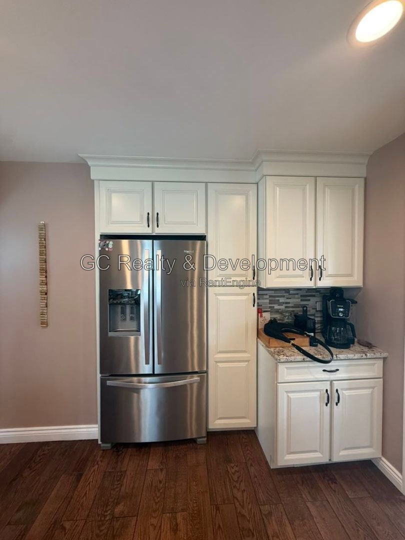 *** RECENTLY UPDATED / BACKYARD DECK / GARAGE / SS APPLIANCES / CENTRAL AIR / FINISHED BASEMENT *** property image