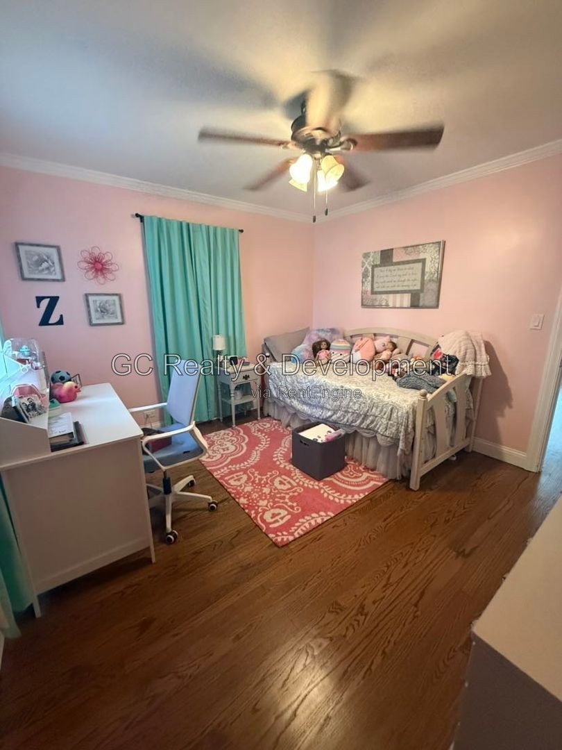 *** RECENTLY UPDATED / BACKYARD DECK / GARAGE / SS APPLIANCES / CENTRAL AIR / FINISHED BASEMENT *** property image