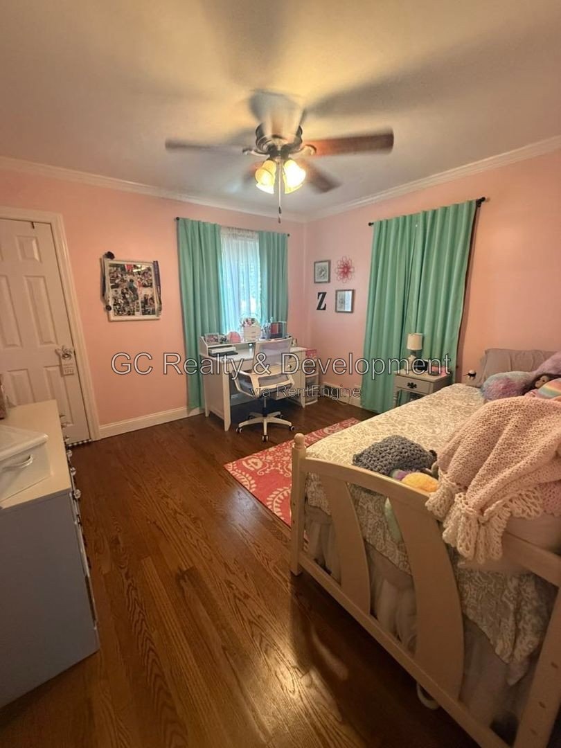 *** RECENTLY UPDATED / BACKYARD DECK / GARAGE / SS APPLIANCES / CENTRAL AIR / FINISHED BASEMENT *** property image
