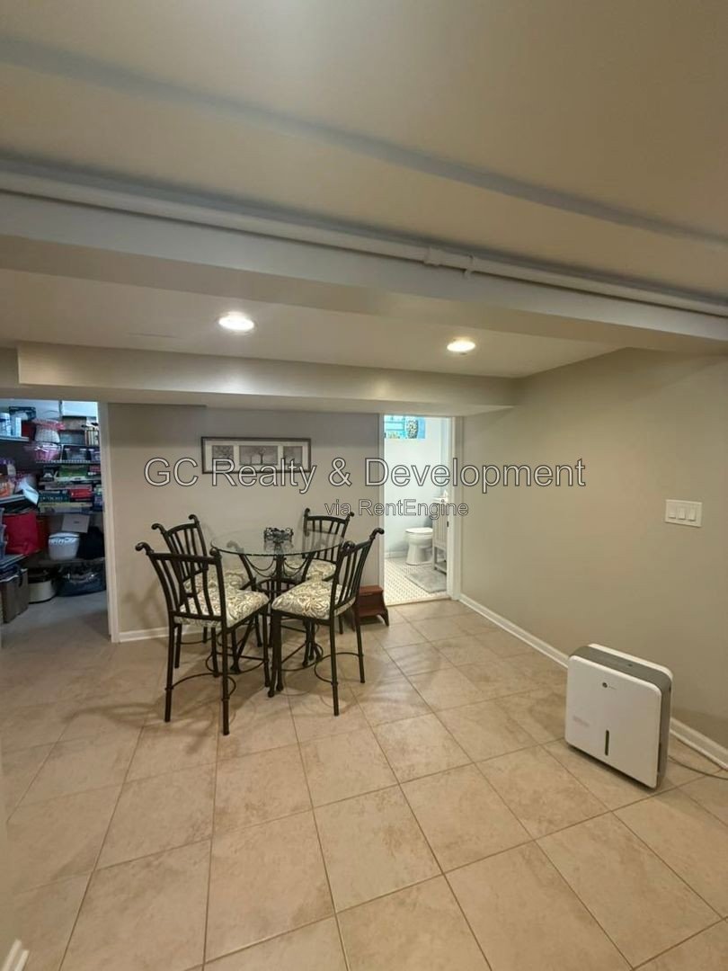 *** RECENTLY UPDATED / BACKYARD DECK / GARAGE / SS APPLIANCES / CENTRAL AIR / FINISHED BASEMENT *** property image