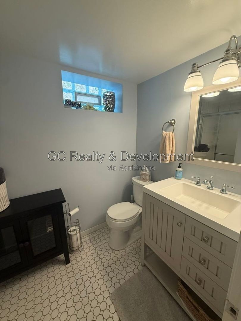 *** RECENTLY UPDATED / BACKYARD DECK / GARAGE / SS APPLIANCES / CENTRAL AIR / FINISHED BASEMENT *** property image