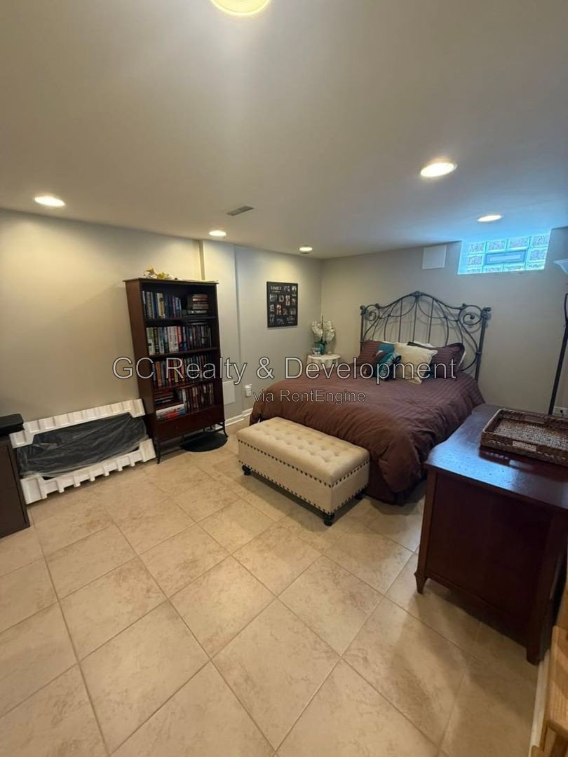 *** RECENTLY UPDATED / BACKYARD DECK / GARAGE / SS APPLIANCES / CENTRAL AIR / FINISHED BASEMENT *** property image