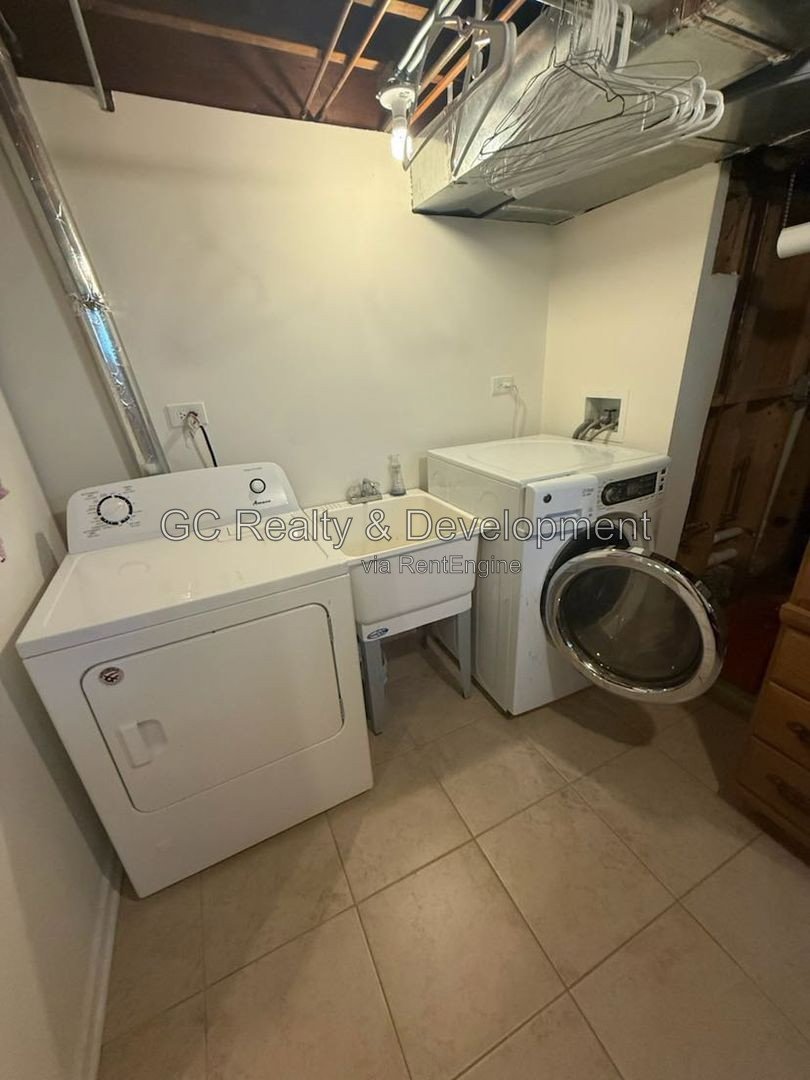*** RECENTLY UPDATED / BACKYARD DECK / GARAGE / SS APPLIANCES / CENTRAL AIR / FINISHED BASEMENT *** property image