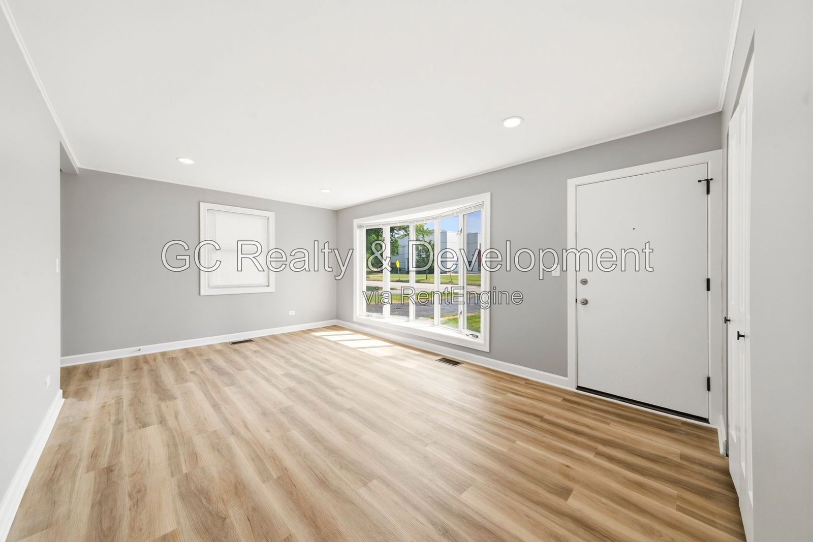 *** FULL REHAB / 2 BDRM / CENTRAL AC / DETACHED 2.5 CAR GARAGE / FENCED YARD / PET FRIENDLY *** property image