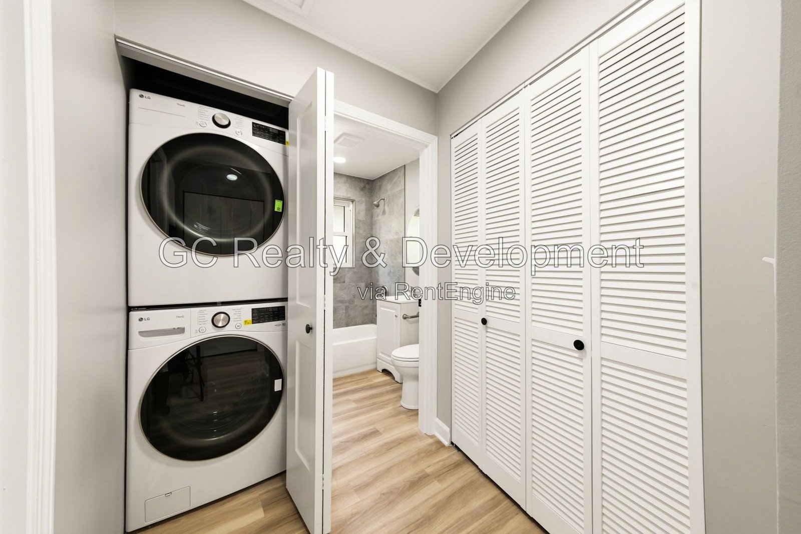 *** FULL REHAB / 2 BDRM / CENTRAL AC / DETACHED 2.5 CAR GARAGE / FENCED YARD / PET FRIENDLY *** property image