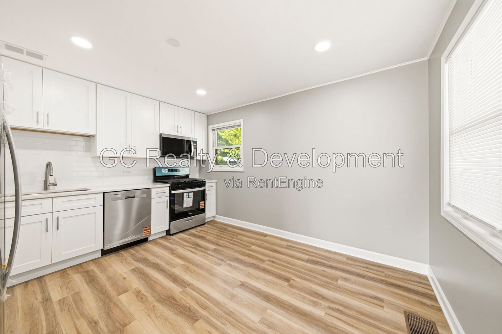*** FULL REHAB / 2 BDRM / CENTRAL AC / DETACHED 2.5 CAR GARAGE / FENCED YARD / PET FRIENDLY *** property image