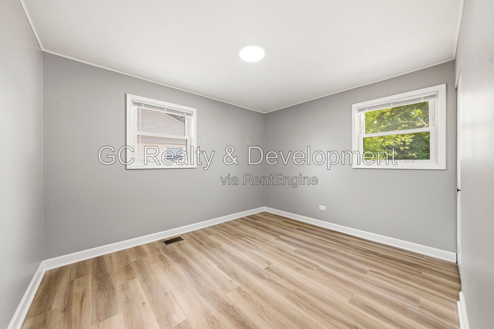 *** FULL REHAB / 2 BDRM / CENTRAL AC / DETACHED 2.5 CAR GARAGE / FENCED YARD / PET FRIENDLY *** property image