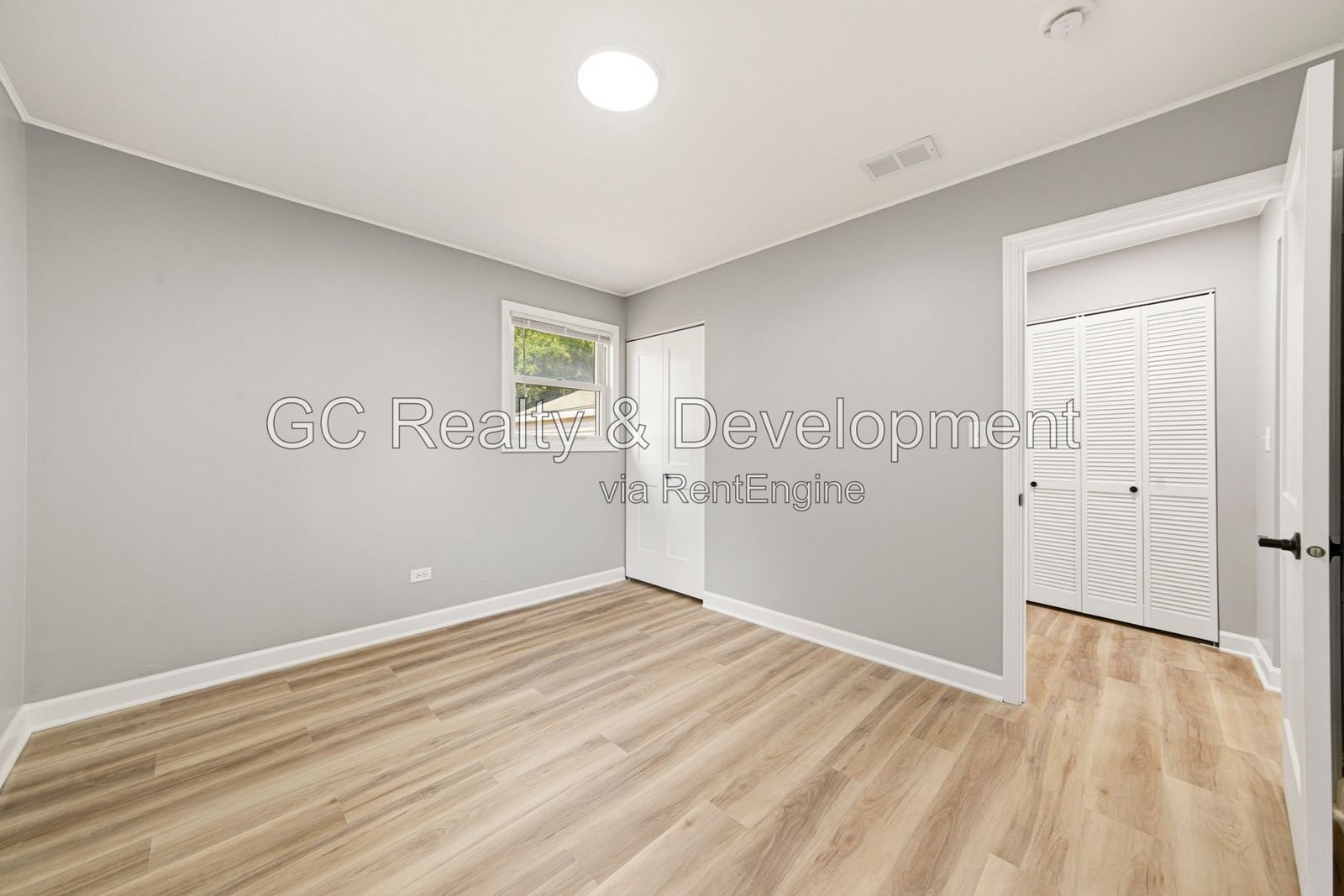 *** FULL REHAB / 2 BDRM / CENTRAL AC / DETACHED 2.5 CAR GARAGE / FENCED YARD / PET FRIENDLY *** property image