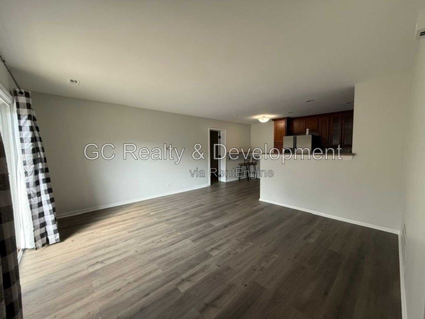 *** WOOD FLOORING / SS APPLIANCES / IN-UNIT LAUNDRY / GARAGE / CENTRAL AIR *** property image