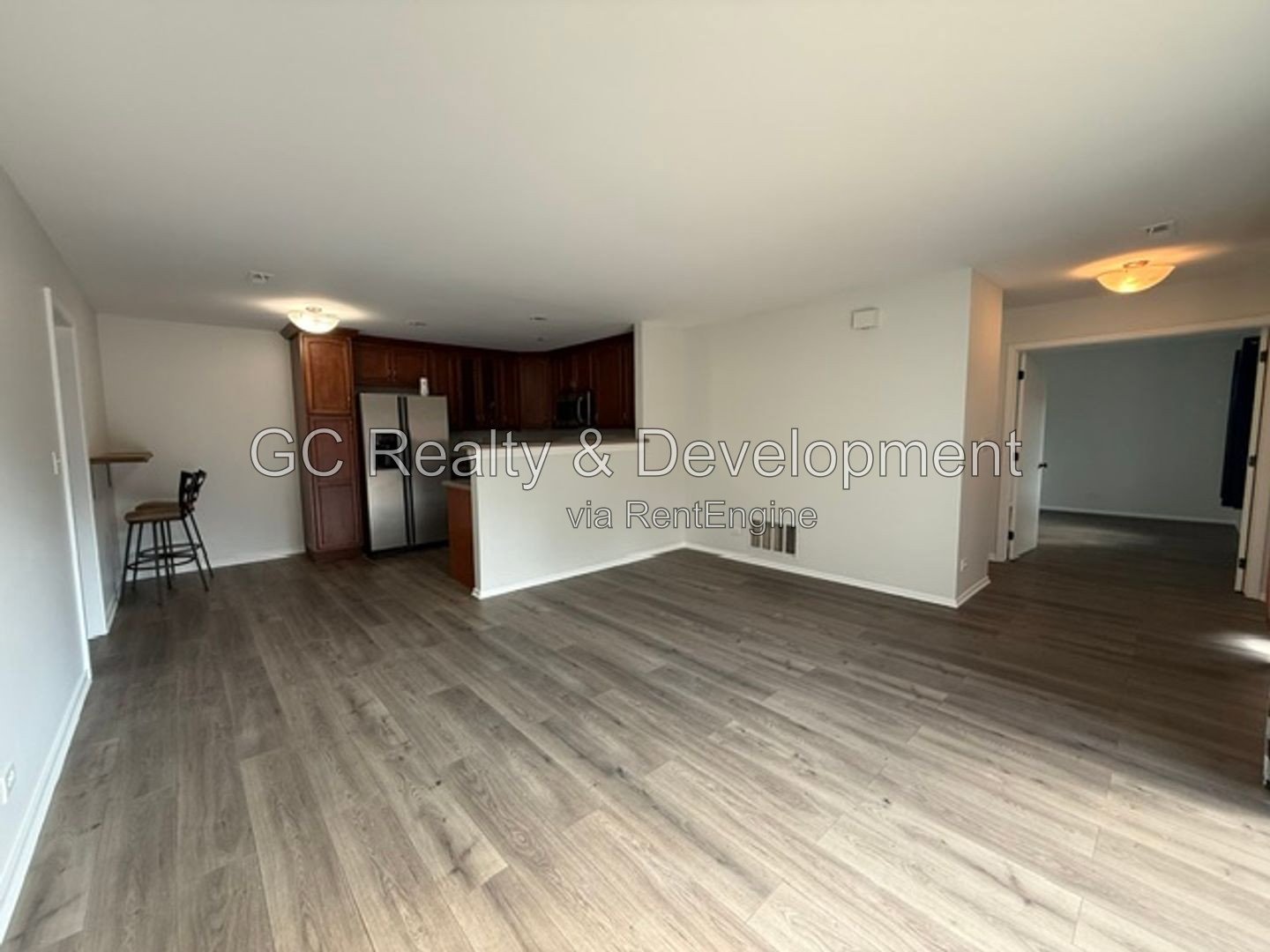 *** WOOD FLOORING / SS APPLIANCES / IN-UNIT LAUNDRY / GARAGE / CENTRAL AIR *** property image