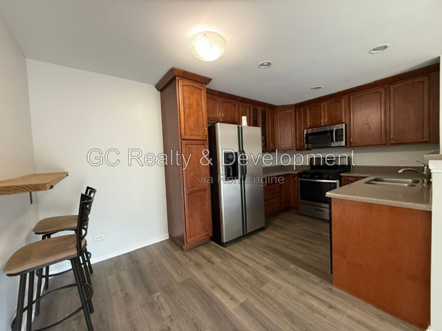 *** WOOD FLOORING / SS APPLIANCES / IN-UNIT LAUNDRY / GARAGE / CENTRAL AIR *** property image
