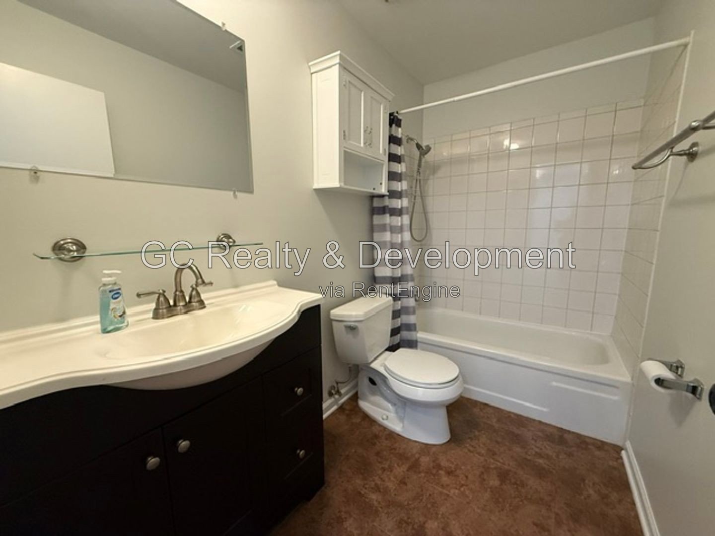 *** WOOD FLOORING / SS APPLIANCES / IN-UNIT LAUNDRY / GARAGE / CENTRAL AIR *** property image
