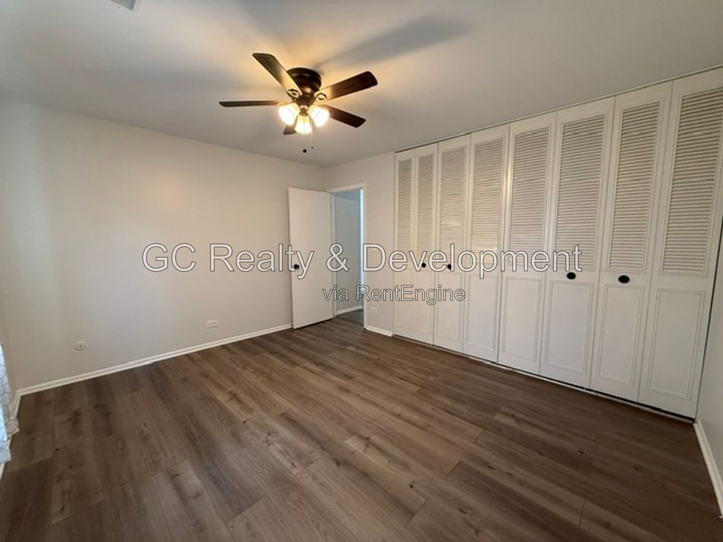 *** WOOD FLOORING / SS APPLIANCES / IN-UNIT LAUNDRY / GARAGE / CENTRAL AIR *** property image