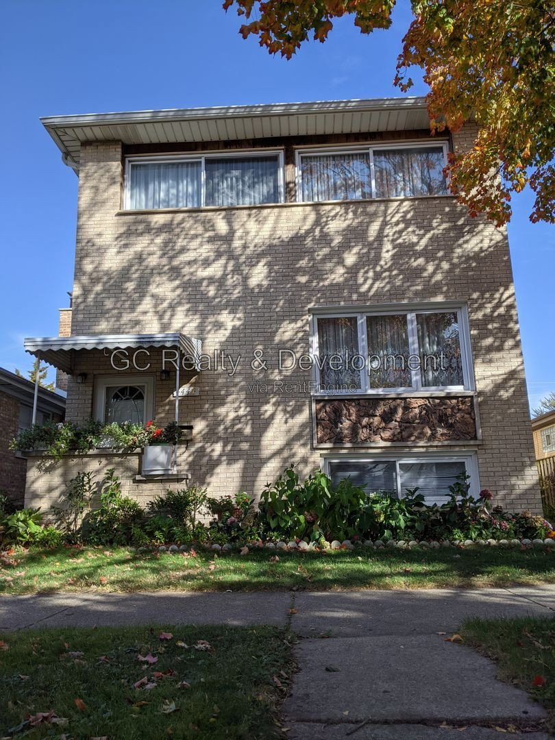 *** 3BR-2BA / GARAGE / CENTRAL AIR / LAUNDRY ON SITE / PAY ELECTRIC ONLY *** property image