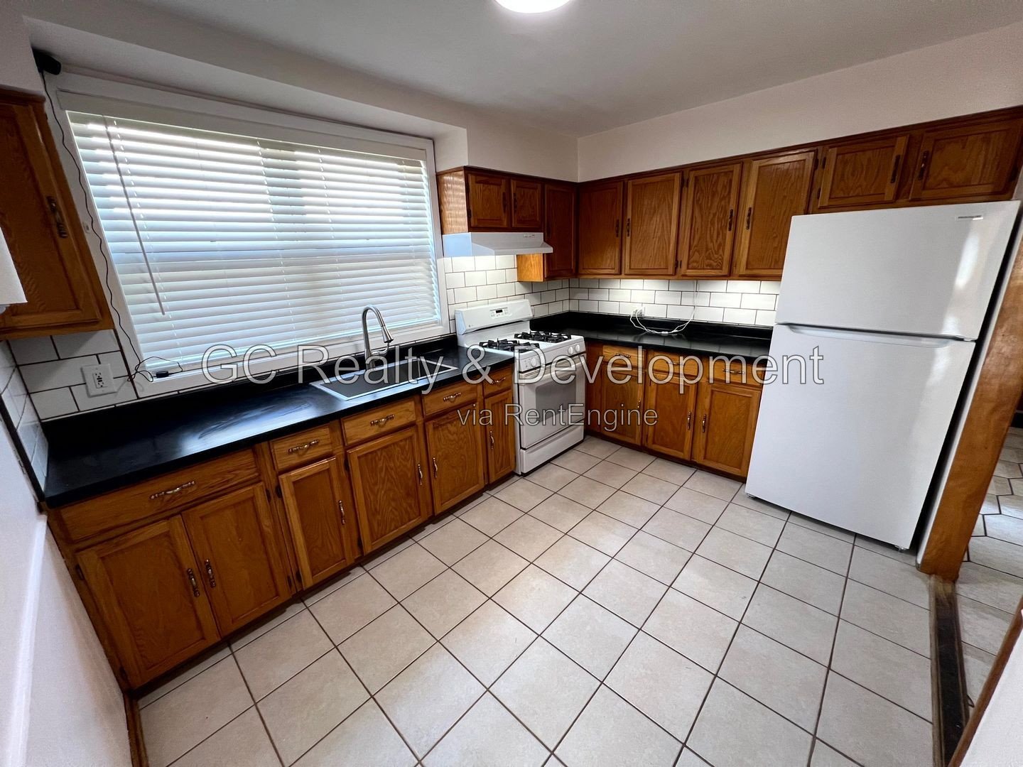 *** 3BR-2BA / GARAGE / CENTRAL AIR / LAUNDRY ON SITE / PAY ELECTRIC ONLY *** property image