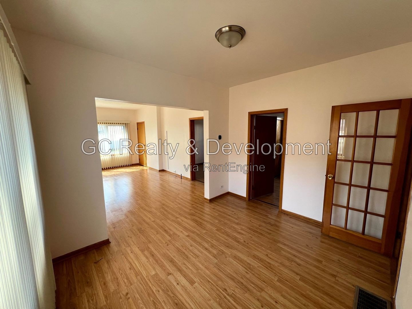 *** 3BR-2BA / GARAGE / CENTRAL AIR / LAUNDRY ON SITE / PAY ELECTRIC ONLY *** property image