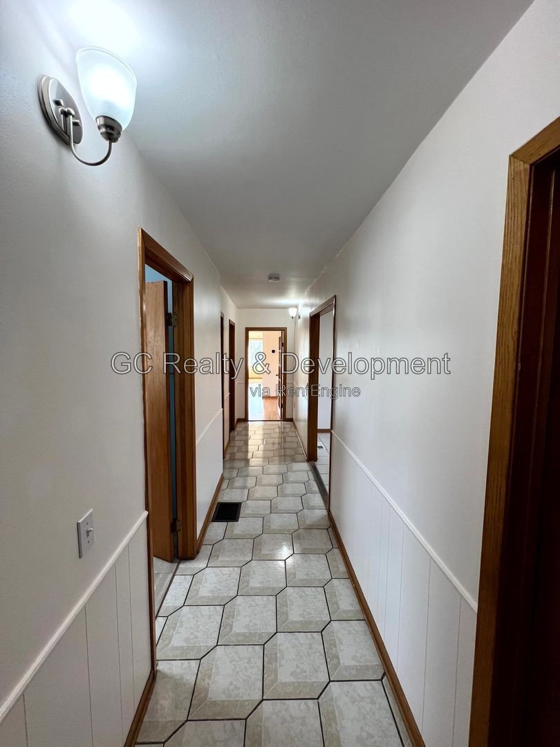 *** 3BR-2BA / GARAGE / CENTRAL AIR / LAUNDRY ON SITE / PAY ELECTRIC ONLY *** property image