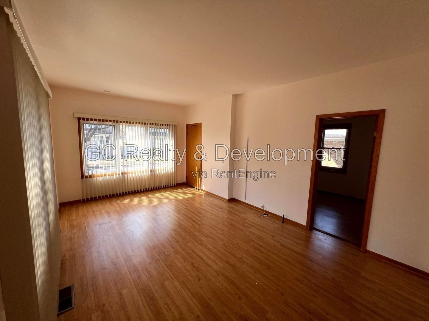 *** 3BR-2BA / GARAGE / CENTRAL AIR / LAUNDRY ON SITE / PAY ELECTRIC ONLY *** property image