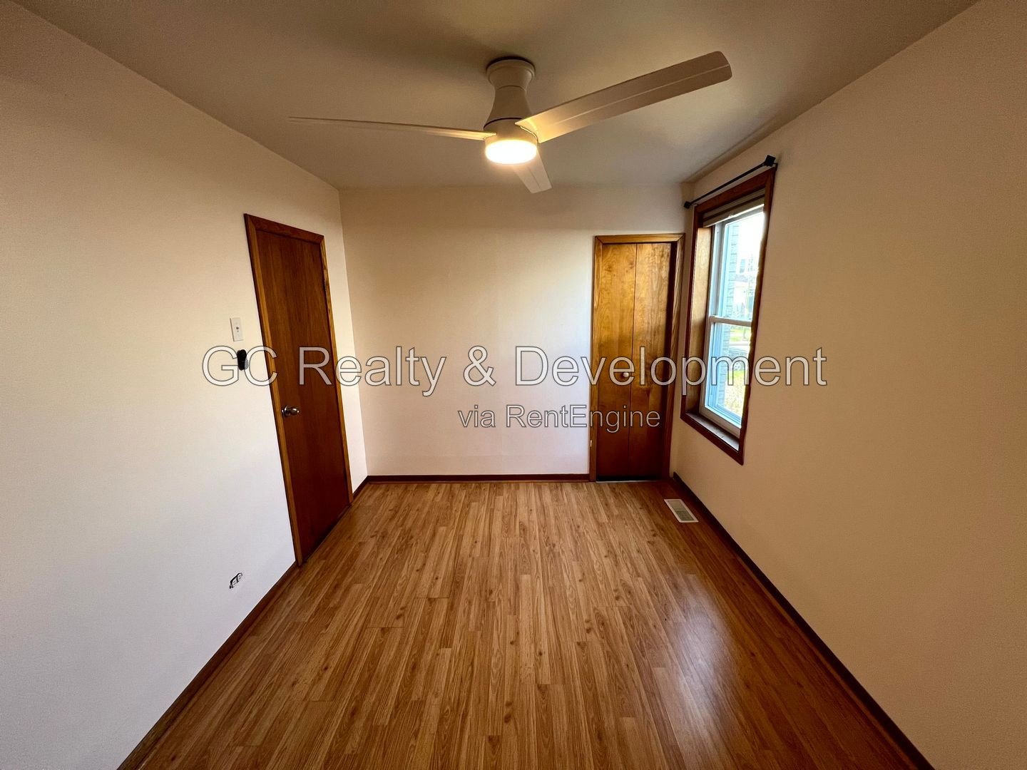 *** 3BR-2BA / GARAGE / CENTRAL AIR / LAUNDRY ON SITE / PAY ELECTRIC ONLY *** property image