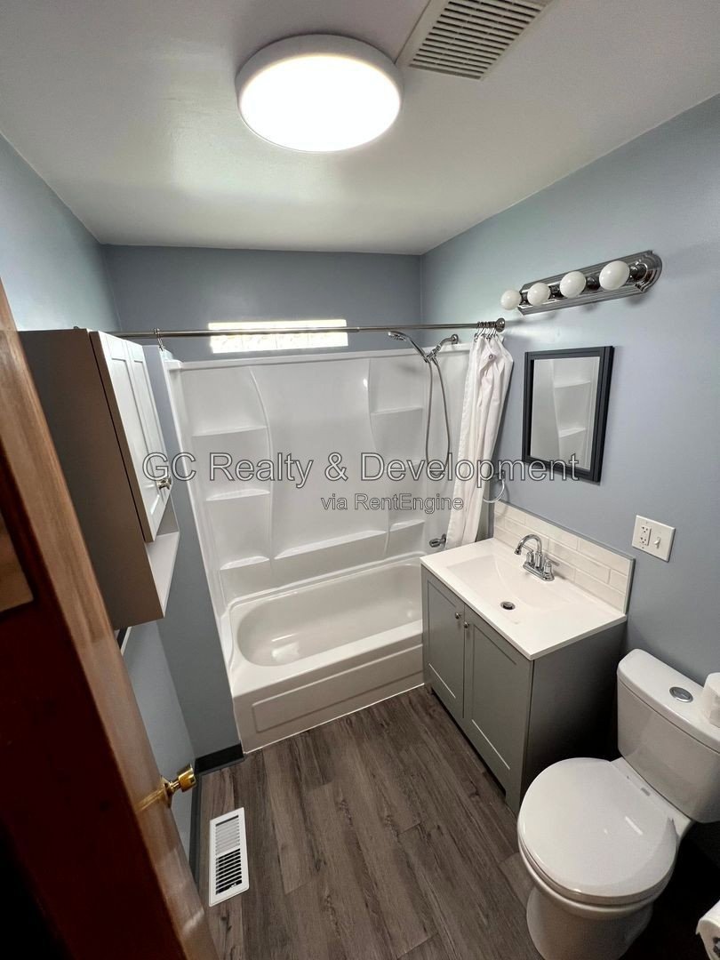 *** 3BR-2BA / GARAGE / CENTRAL AIR / LAUNDRY ON SITE / PAY ELECTRIC ONLY *** property image