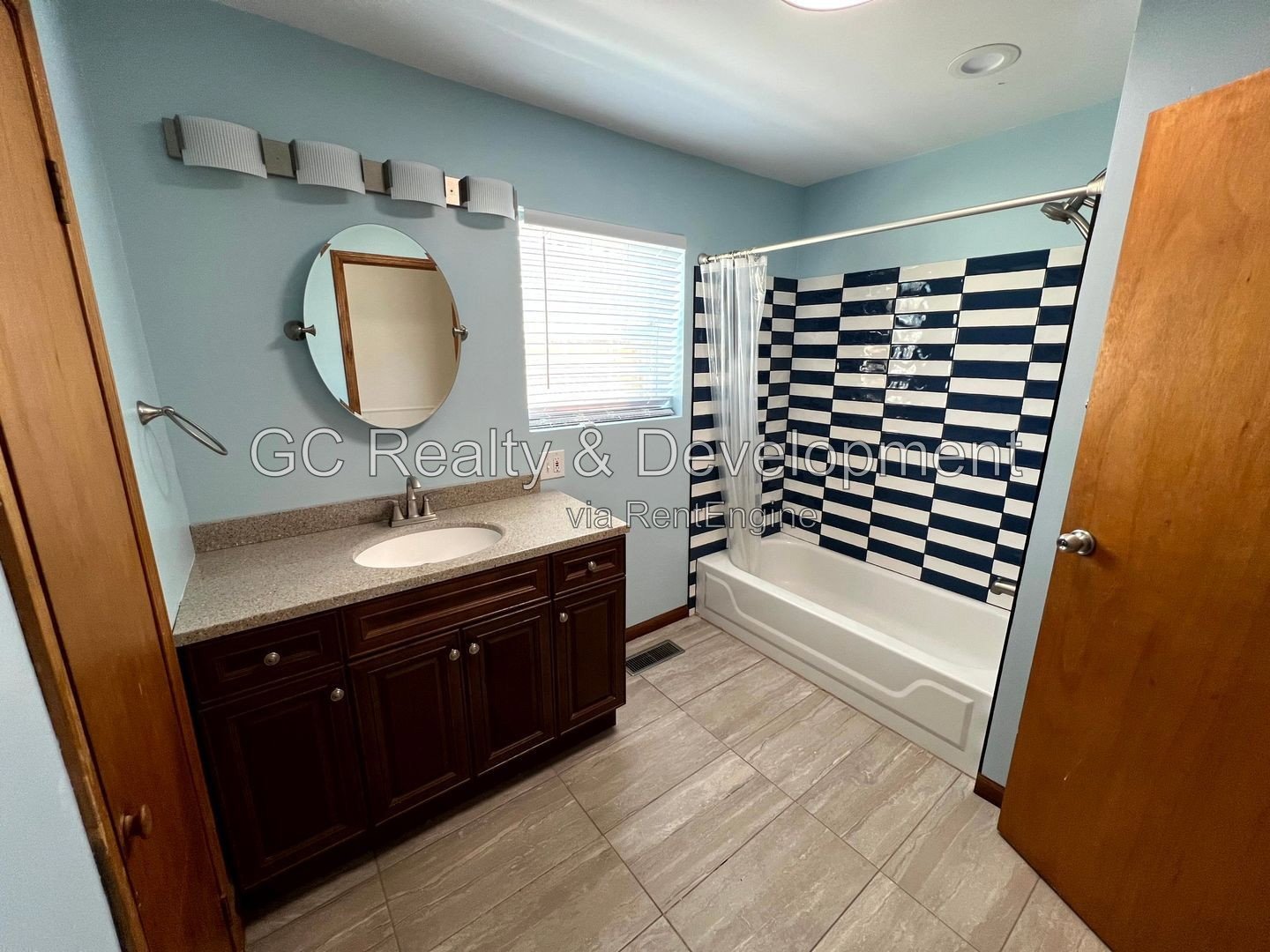 *** 3BR-2BA / GARAGE / CENTRAL AIR / LAUNDRY ON SITE / PAY ELECTRIC ONLY *** property image