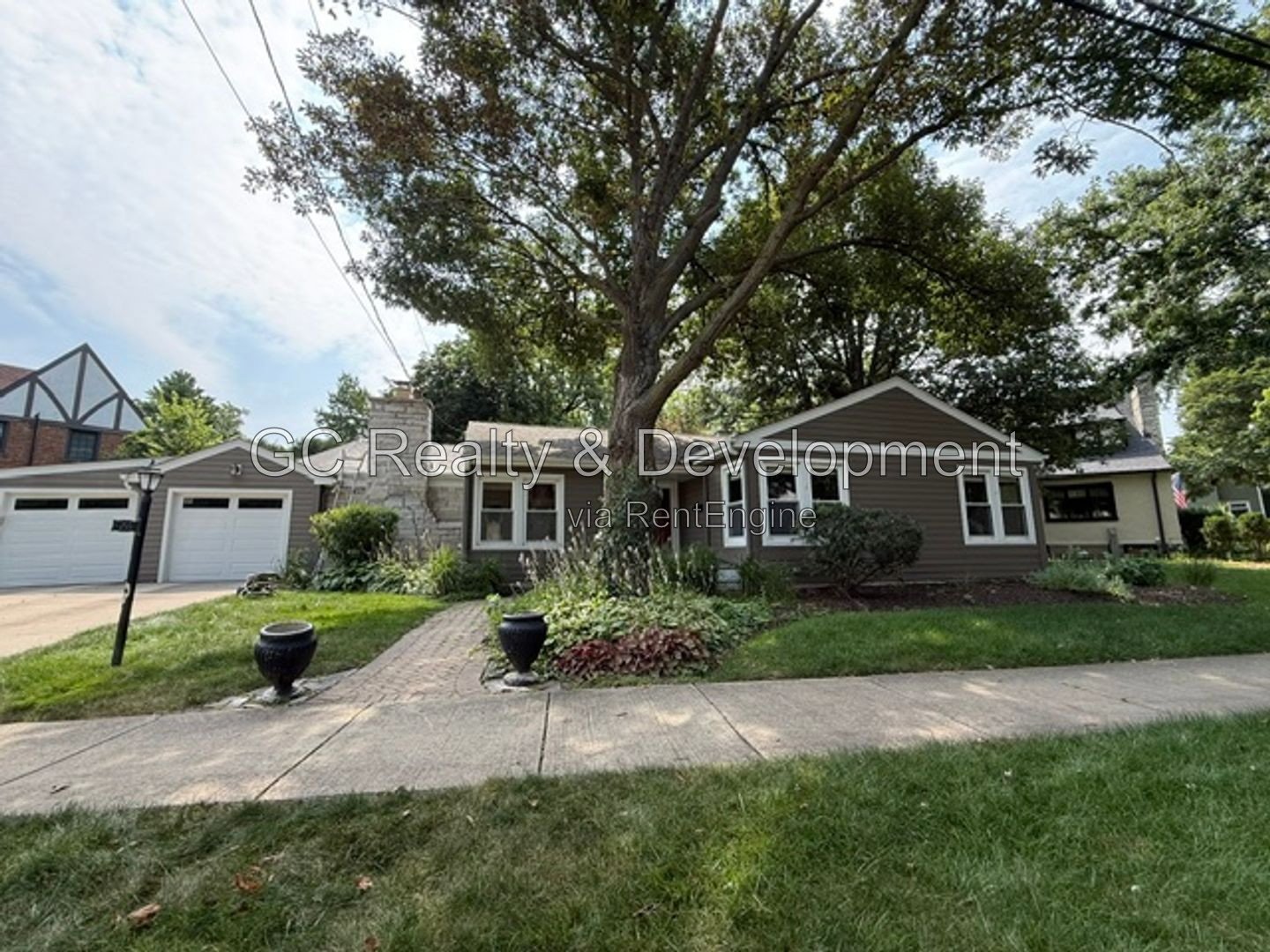 *** 3BR-2BA / HARDWOOD FLOORS / SS APPLIANCES / IN-UNIT LAUNDRY / CENTRAL AIR / ATTACHED GARAGE *** property image