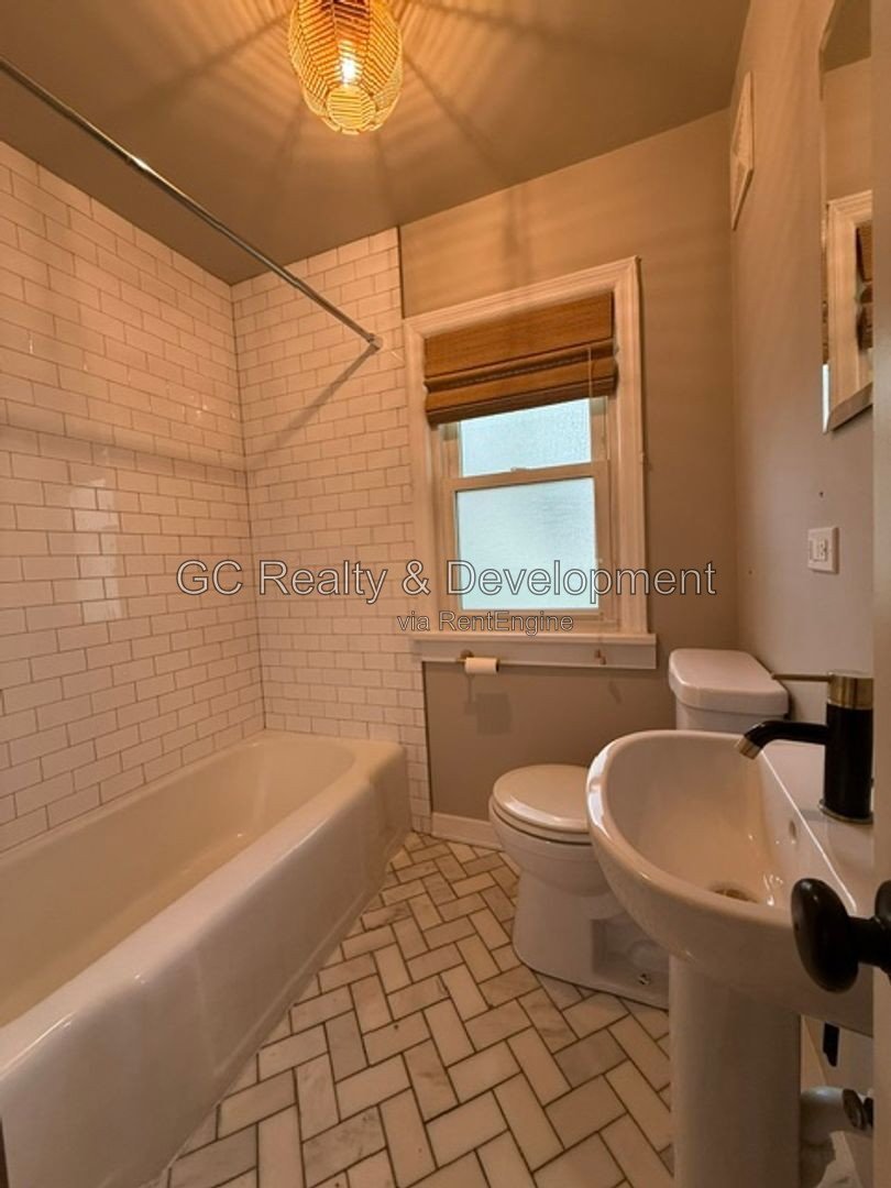 *** 3BR-2BA / HARDWOOD FLOORS / SS APPLIANCES / IN-UNIT LAUNDRY / CENTRAL AIR / ATTACHED GARAGE *** property image