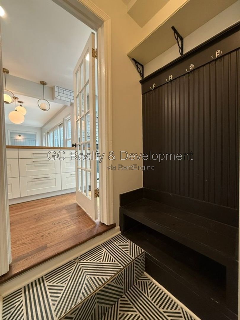 *** 3BR-2BA / HARDWOOD FLOORS / SS APPLIANCES / IN-UNIT LAUNDRY / CENTRAL AIR / ATTACHED GARAGE *** property image
