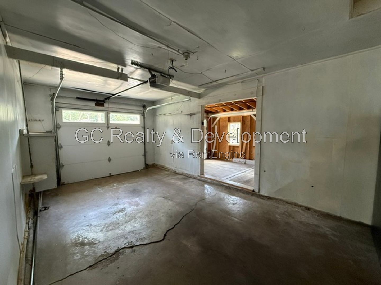 *** 3BR-2BA / HARDWOOD FLOORS / SS APPLIANCES / IN-UNIT LAUNDRY / CENTRAL AIR / ATTACHED GARAGE *** property image