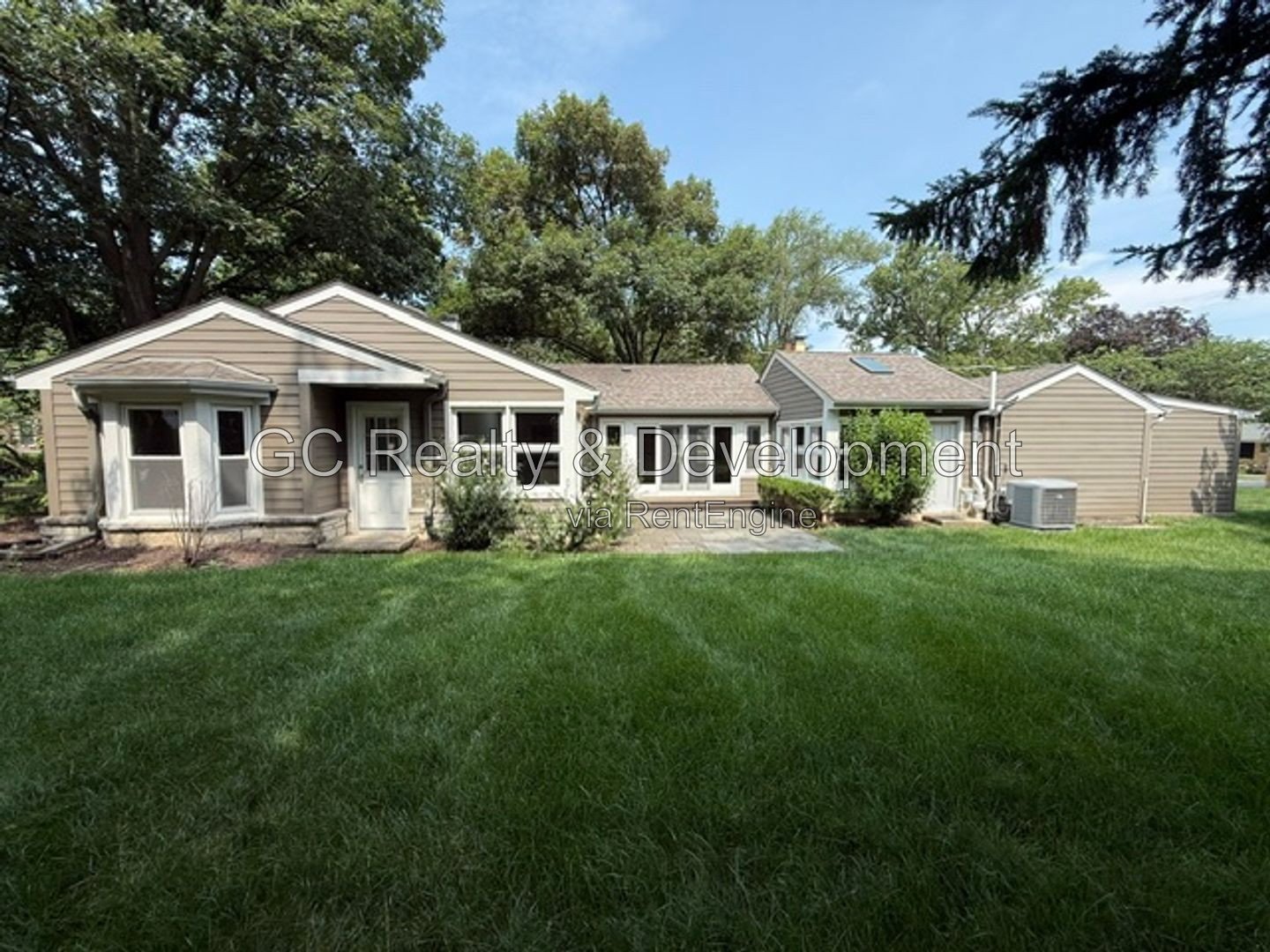 *** 3BR-2BA / HARDWOOD FLOORS / SS APPLIANCES / IN-UNIT LAUNDRY / CENTRAL AIR / ATTACHED GARAGE *** property image