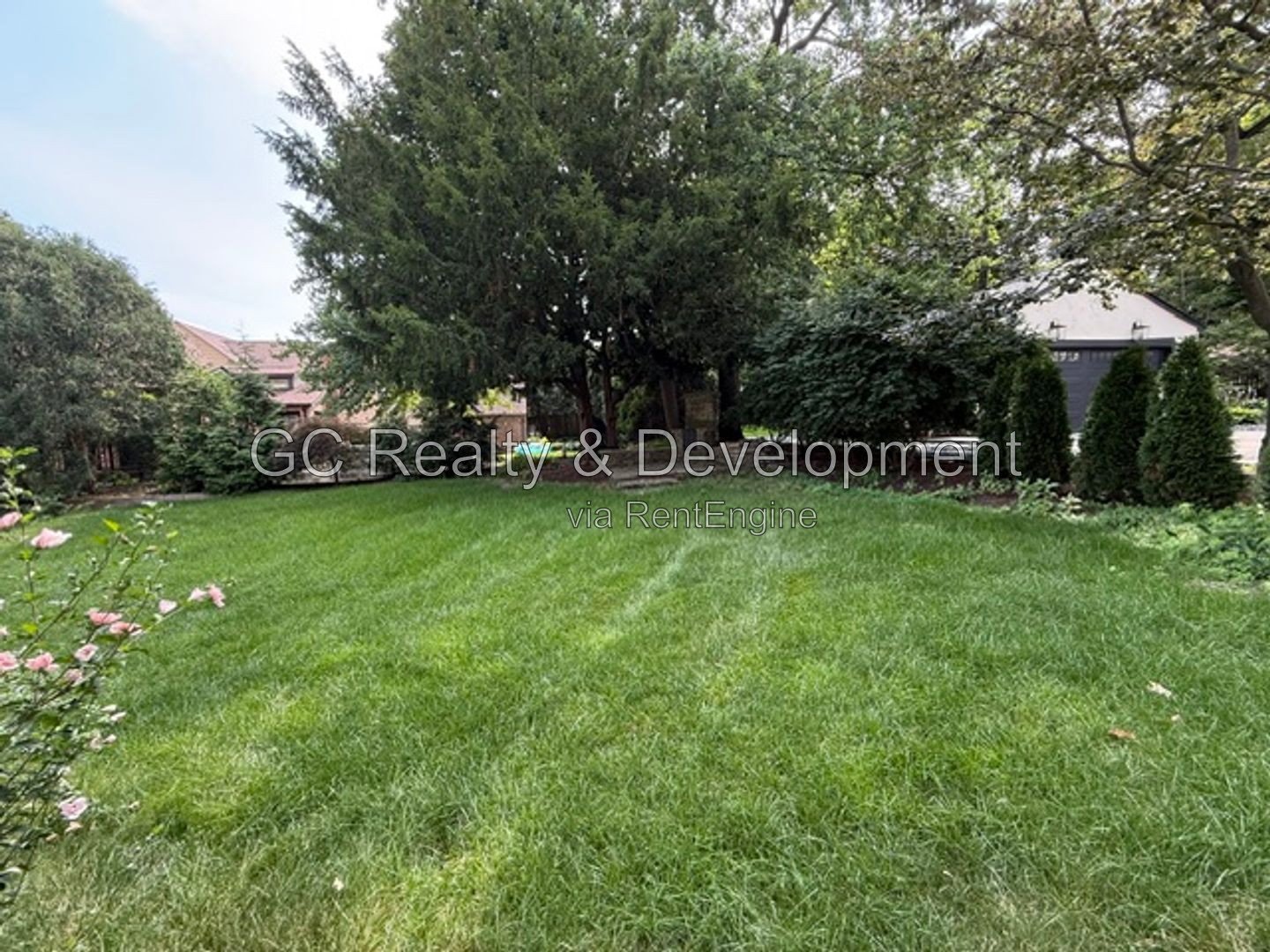 *** 3BR-2BA / HARDWOOD FLOORS / SS APPLIANCES / IN-UNIT LAUNDRY / CENTRAL AIR / ATTACHED GARAGE *** property image